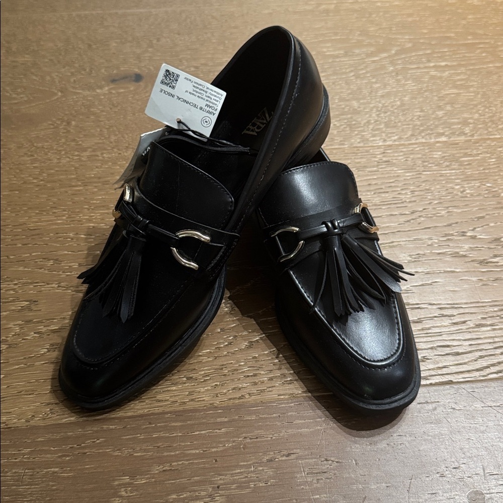 Zara Women’s black Leather Loafers with Tassels New with Tags Size 39 - Picture 3 of 4